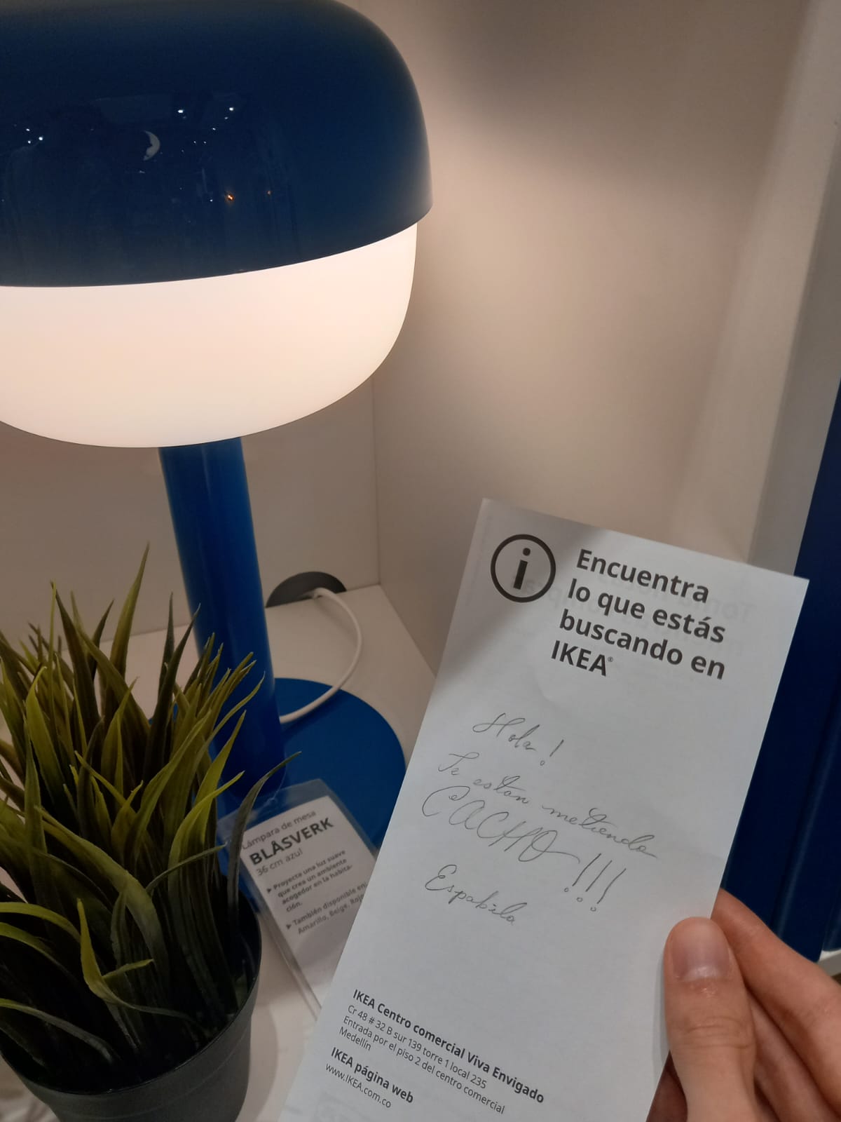 I found this paper slip inside a cabinet at IKEA. It says «Hola! Te estan metiendo CACHO !!! Espabila», or ‘Hi! They’re cheating on you !!! Wake up!’.